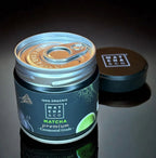 Versiegelte Teedose mit Aufreißdeckel, Studioaufnahme 